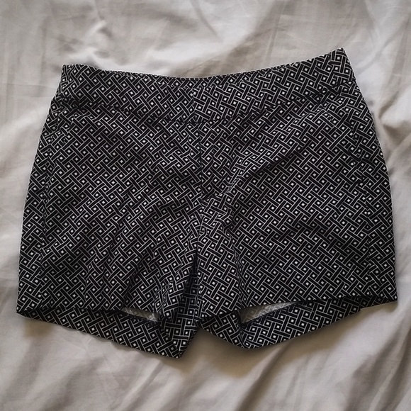 Banana Republic Pants - Banana Republic Women's Bird Basket PrintFit Short